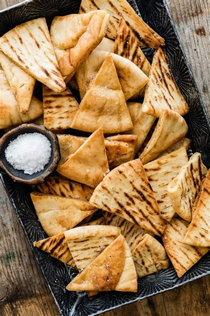Are pita chips and hummus a healthy snack?