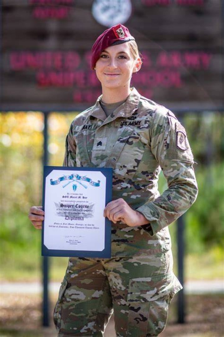 Can enlisted guards date active duty officers?