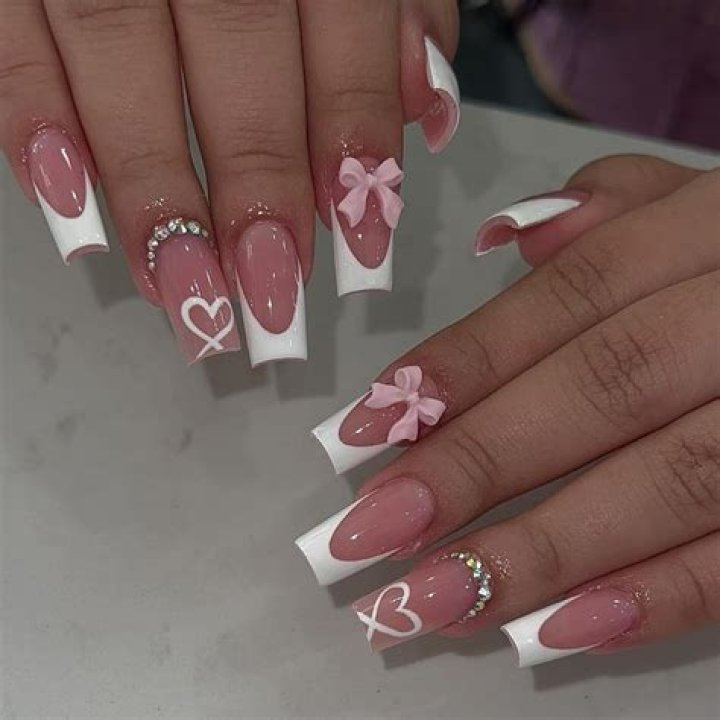 Can you put vinyl on acrylic nails?