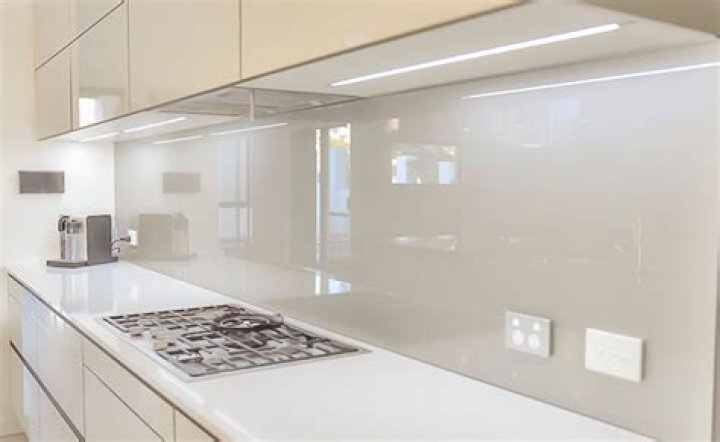 Can you use acrylic as a splashback?