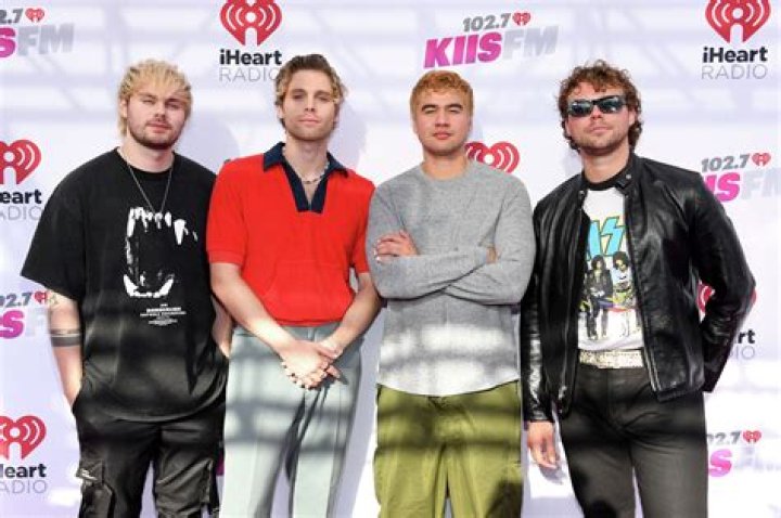 Did 5sos sleep with fans?