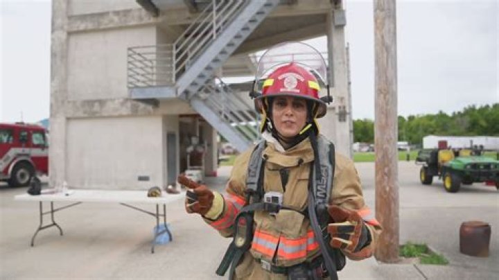 How do I become a firefighter in Virginia Beach?