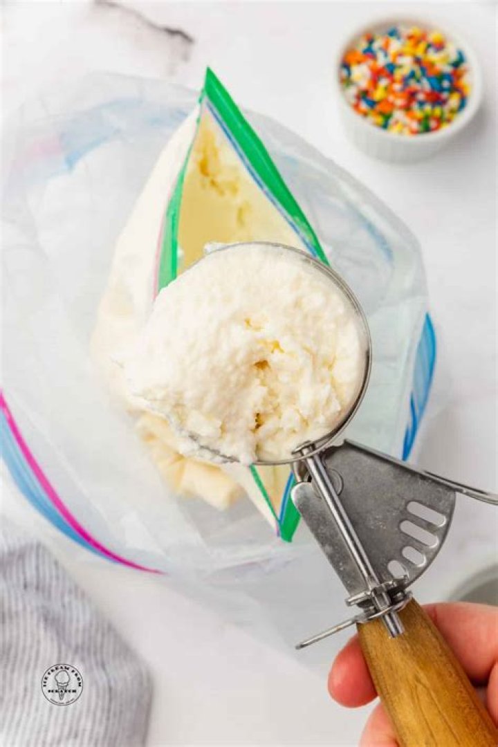 How do you make ice balloons?