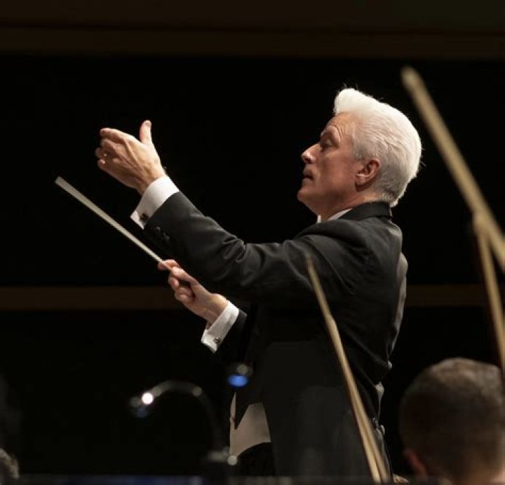 How much does a symphony conductor earn?