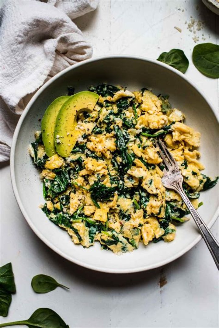 Is eggs and spinach a healthy breakfast?