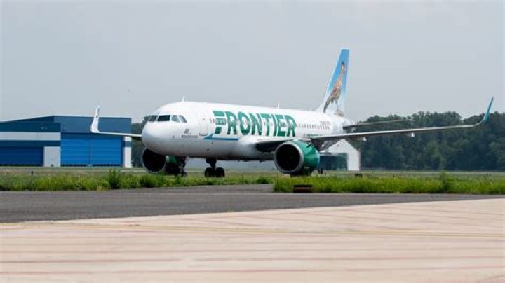What airline flies out of Bowling Green KY?