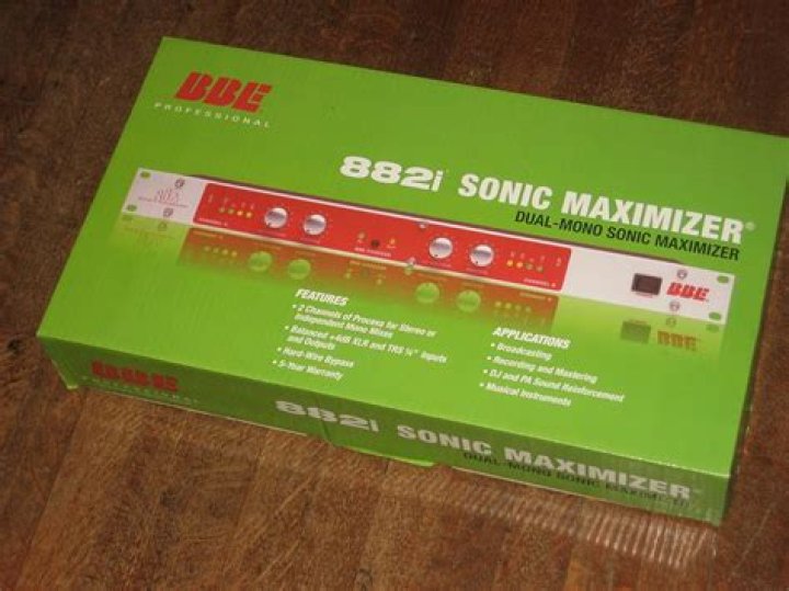 What does a BBE 882i Sonic Maximizer do?