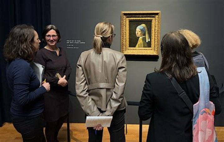 What does the museum curator say about Vincent?