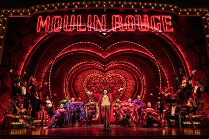 What is the movie Moulin Rouge about?